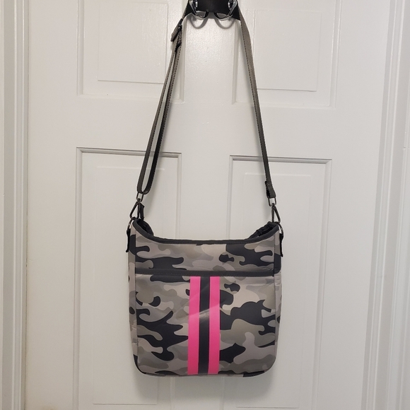Haute Shore "Blake Showoff" Gray Camo Print Neoprene Crossbody - Picture 8 of 11